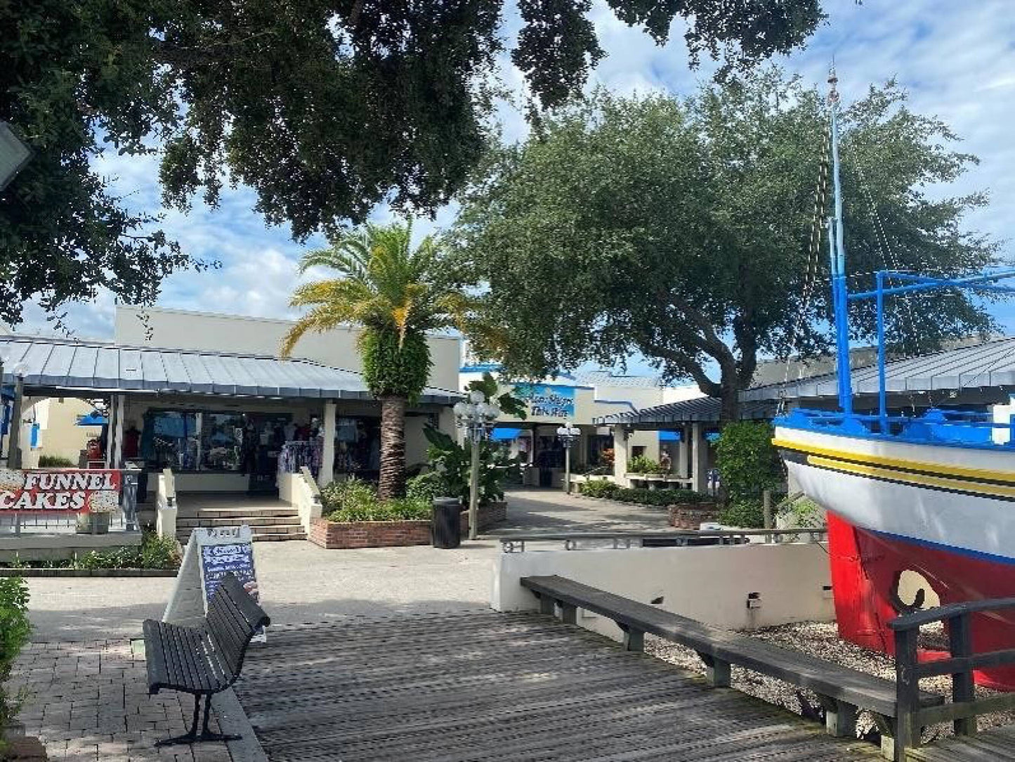 For Lease: Sponge Exchange
735 Dodecanese Blvd Tarpon Springs, FL 34689